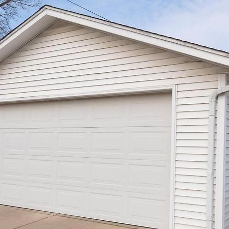 Cute Yellow 2-Br Bungalow W/Free Garage, Free Wifi Vila Milwaukee Exterior foto